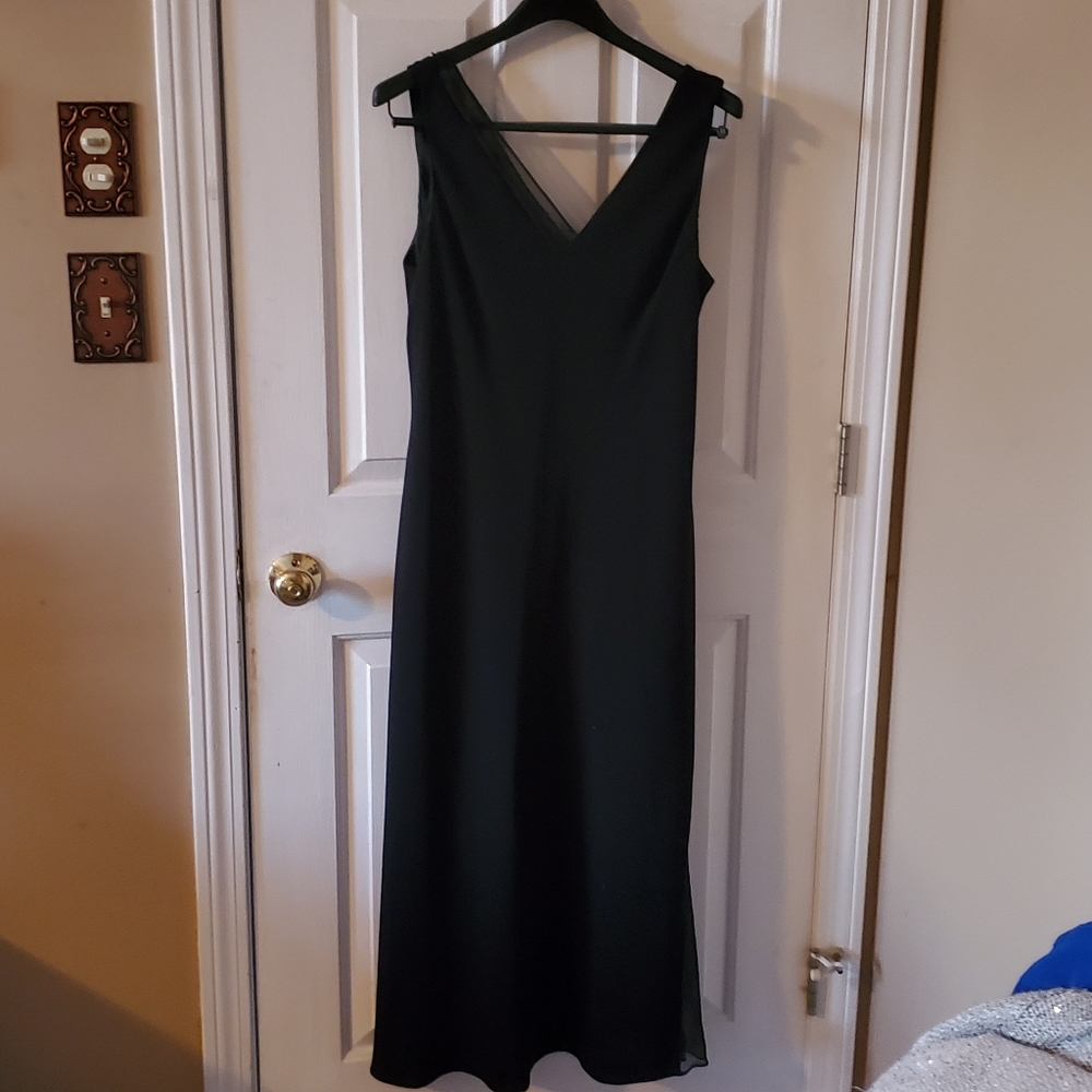 Sleeveless Jones of NY Gown